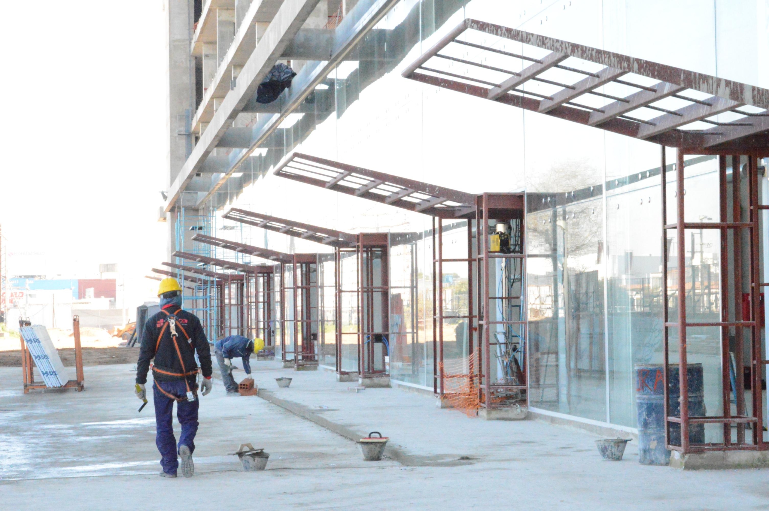 Obra civil comercial en construcción en Córdoba — Mancor