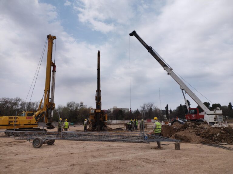 Bases y fundaciones para maquinaria industrial pesada en Córdoba: cómo se ejecutan